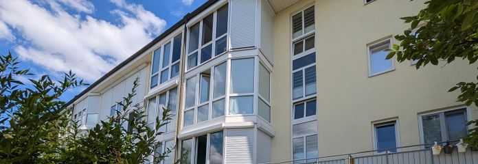 Zentral und Grün - gepflegte Wohnung mit Wintergarten und zwei Balkonen