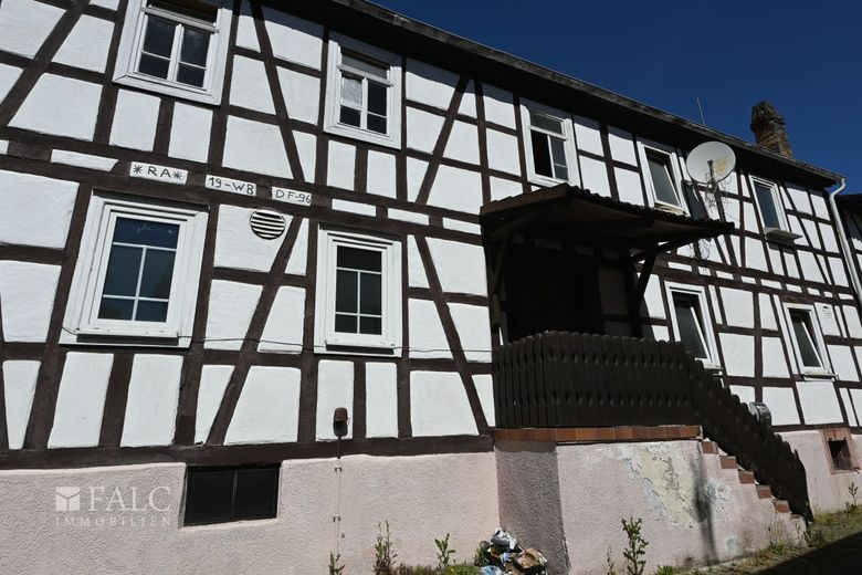 Ein komplettes Haus für Ihre Kapitalanlage oder Beruf !! – Außenansicht