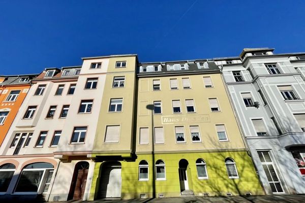 Wanne, Dusche und Balkon! Geräumige 2 Raum Wohnung im Zentrum!
