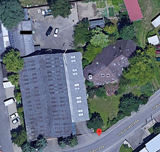 Arbeiten und Residenz vereint: Großzügige Gewerbehalle mit repräsentativer Villa – Halle, Werkstatt, Hof, Haus