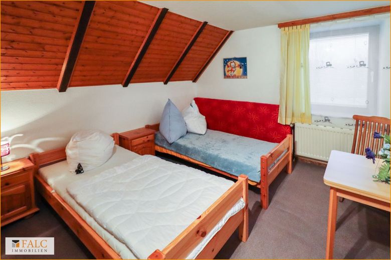 Schlafzimmer 1