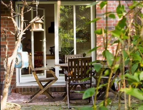Wohnerlebnis am Jenischpark: traumhafte Erdgeschoßwohnung mit eigenem Garten von Privat – Terrasse