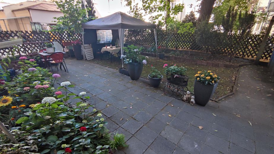 1 möbliertes Zimmer in 2er Frauen WG in Nürnberg Südstadt – Innenhof mit kleinen Garten