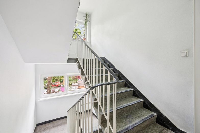 Renovierungsbedürftige 3-Zimmer-Wohnung - Direkt vom Eigentümer! – Treppenhaus
