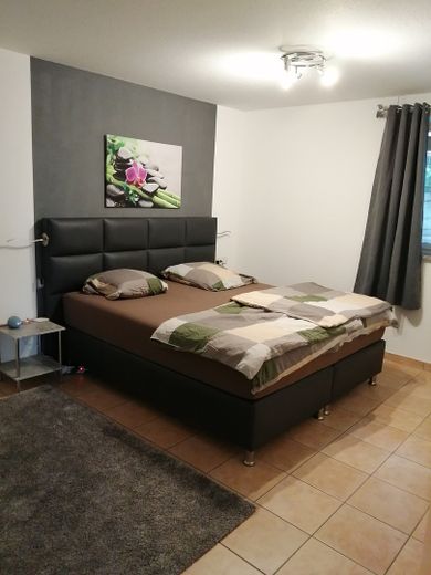 Einfamilienhaus mit gewerbl. Anbau im Außenbereich – Schlafzimmer