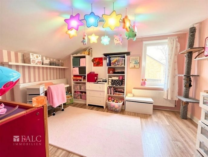 Zweifamilienhaus - Familienfreundlich mit großem Grundstück – OG-Kinderzimmer
