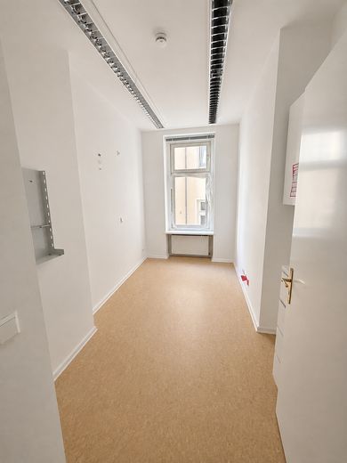 Eckladen - Büro, Handel, Praxis, Galerie – HP - Hofseite - Raum 1