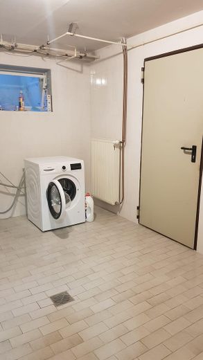 Traumwohnung m. Garten in bester Wohnlage Ende Sackgasse mit Blick in die Alpen mit PV Anlage – Stellplatz Waschmaschine