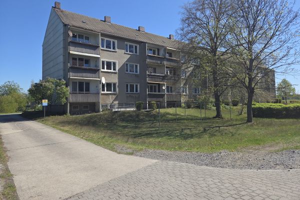 Da privato: edificio plurifamiliare con 24 unità abitative nel centro del comune di 02959 Schleife