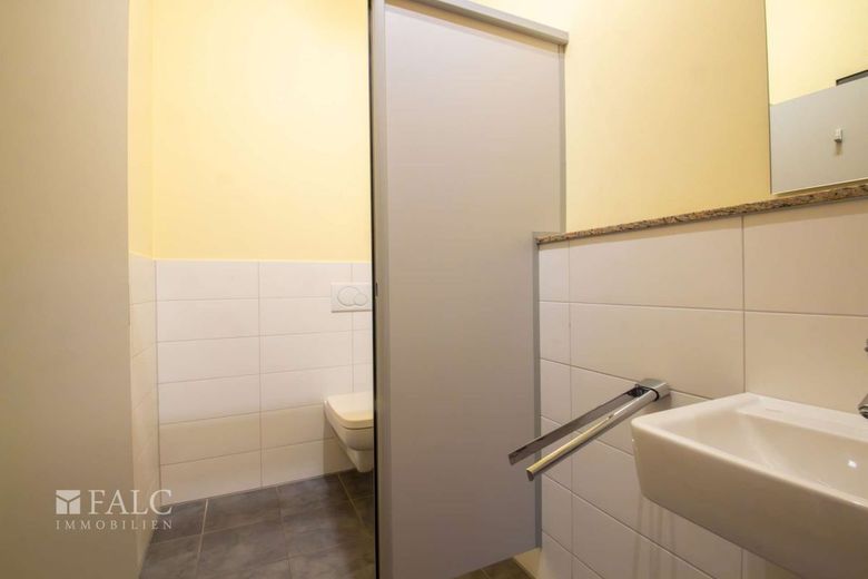 Historische Eleganz! Büro- und Praxisfläche in der Commende Waldbreitbach – Kundentoilette