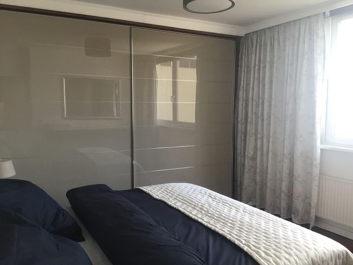 Exklusive, modernisierte und möblierte 2,5-Zimmer DG-Wohnung und Tiefgarage. – Foto 21