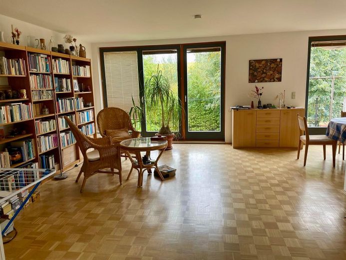 Bel appartement de 3 pièces avec balcon et vue sur la verdure ! – Photo 4