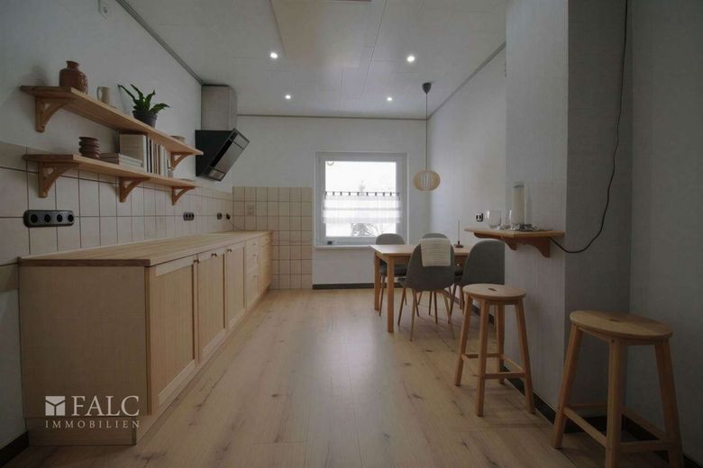 Natur - Aussicht - Zuhause: Tolles Einfamilienhaus mit großem Grundstück – EG - Küche - (KI generiert)