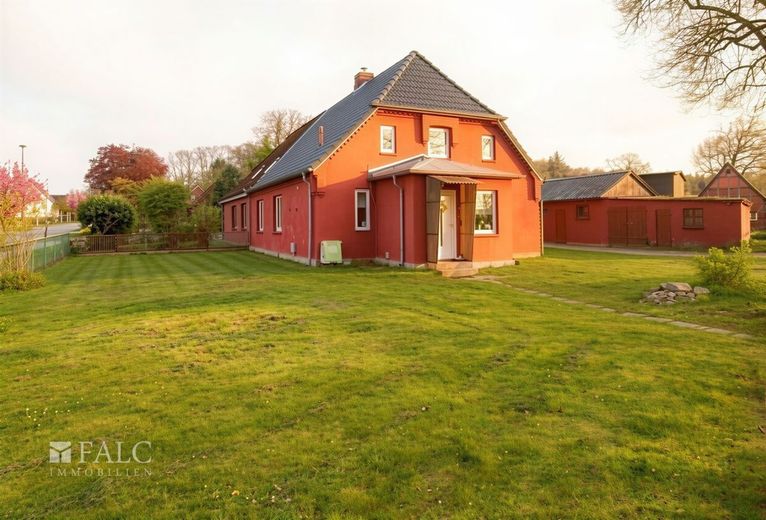 +++ Charmante DHH mit sonnigem Hof - Ihr neues Zuhause! +++ – Außenansicht I