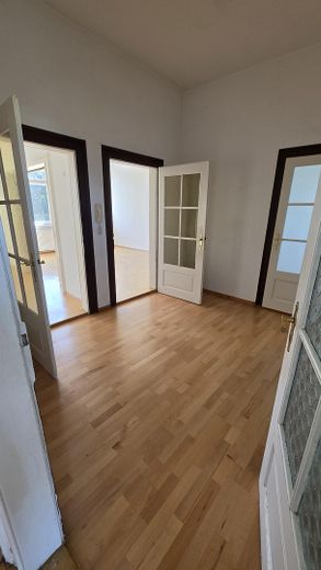 Casa a schiera modernizzata con fascino d’epoca e appartamento indipendente – Foto 17