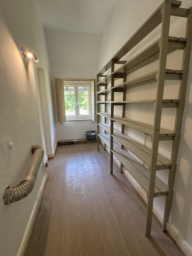 Schöne vier Zimmer Altbauwohnung – Abstellkammer
