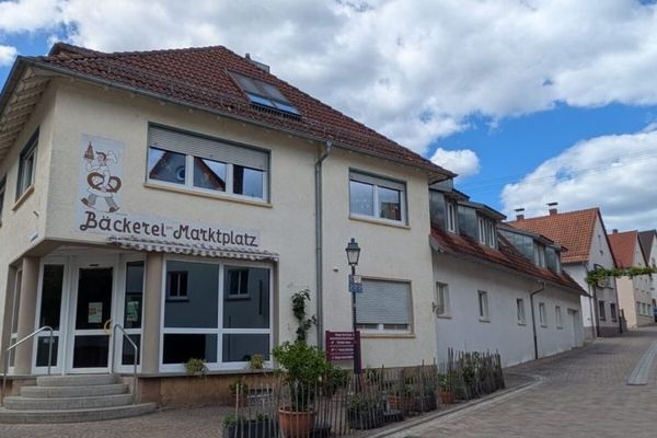 Aantrekkelijk meergezinswoning met commerciële ruimte op een goede locatie