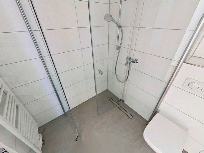 Vivienda moderna en Kronsrode: apartamento de 3 habitaciones con COCINA EMPOTRADA – Ansicht I: Bad