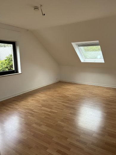 Beaucoup d’espace pour vos projets et rêves, spacieuse maison individuelle avec appartement indépendant à Cologne-Hahnwald – Wohnzimmer Einliegerwohnung