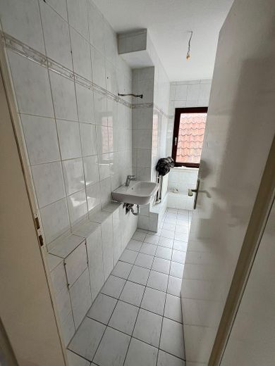 Schöne 2 Zimmer Wohnung in Mölnn – Eingang Badezimmer