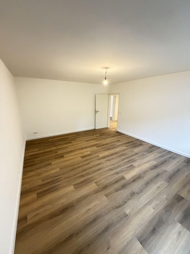 Wunderschöne 3-Zimmer-Eigentumswohnung mit Garage – Wohnzimmer
