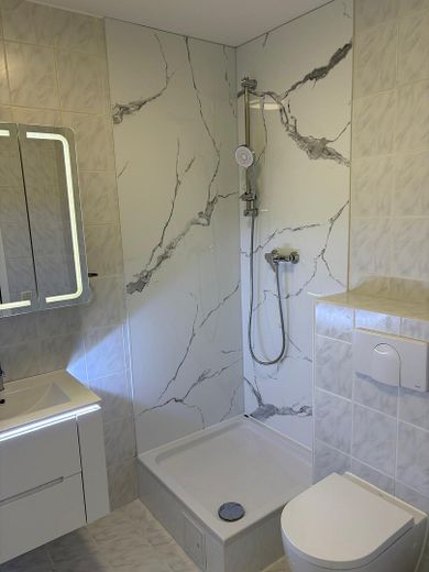 Helle Moderne 1-Zimmer Wohnung mit Einbauküche und Balkon in Motzen – Foto 14