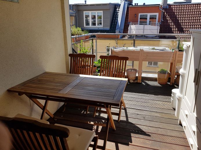 Große Dachgeschosswohnung im ruhigen Gartenhaus mit Terrasse–mitten im Samariterkiez/Friedrichshain – Balkon-Loggia