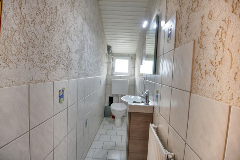 Bezugfsfreie 6 ZKBB mit XL-Panoramaterrasse &amp; Gemeinschaftsgarten | Gepflegtes 2FH mit Garage – WC