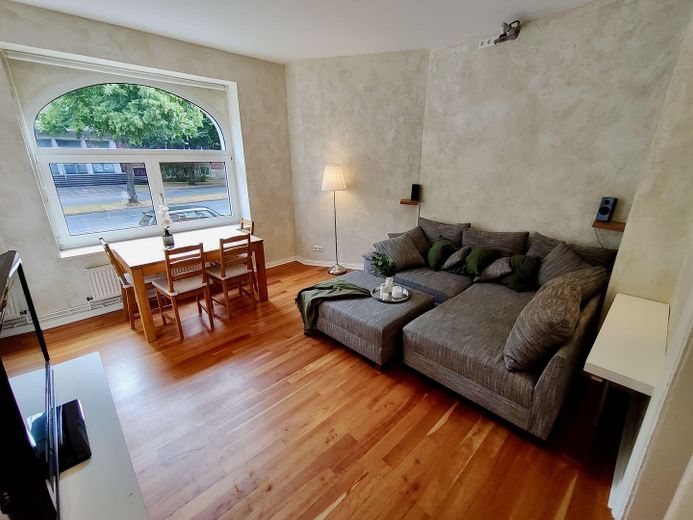 Provisionsfreie, modernisierte 3-Zimmer-Eigentumswohnung in Hannover/Südstadt-Bult – Wohnzimmer