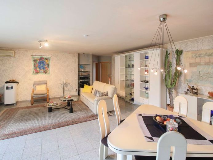 Bungalow mit 139 qm und einem Büro/Einliegerwohnung von 49 qm mit seperatem Eingang – Foto 1