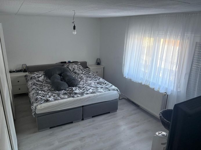 Charmantes Haus mit Garage, Scheune & Garten im Herzen von Dettenheim – Schlafzimmer