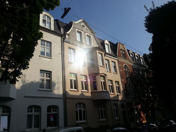 स्मारक-संरक्षित भवन में उज्ज्वल अपार्टमेंट – Hausfassade