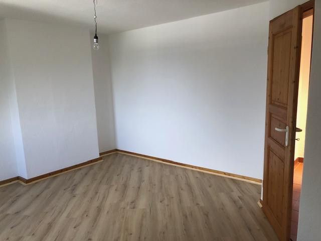 3-Raum DG Wohnung mit Balkon – Schlafzimmer 1