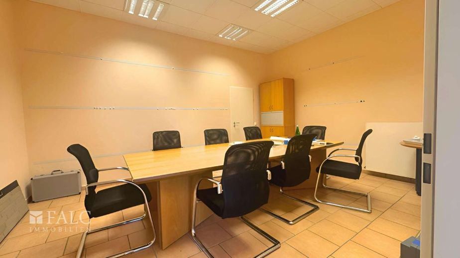 ***Top Gewerbeimmobilie mit Lagerhalle und Büroflächen - perfekt für vielseitige Nutzungskonzepte*** – Konferenzraum