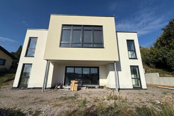Spacious Detached House - First Occupancy