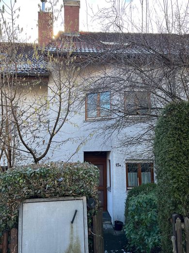 Casa adosada con potencial en Starnberg: cerca del lago, todo a mano – Foto 4