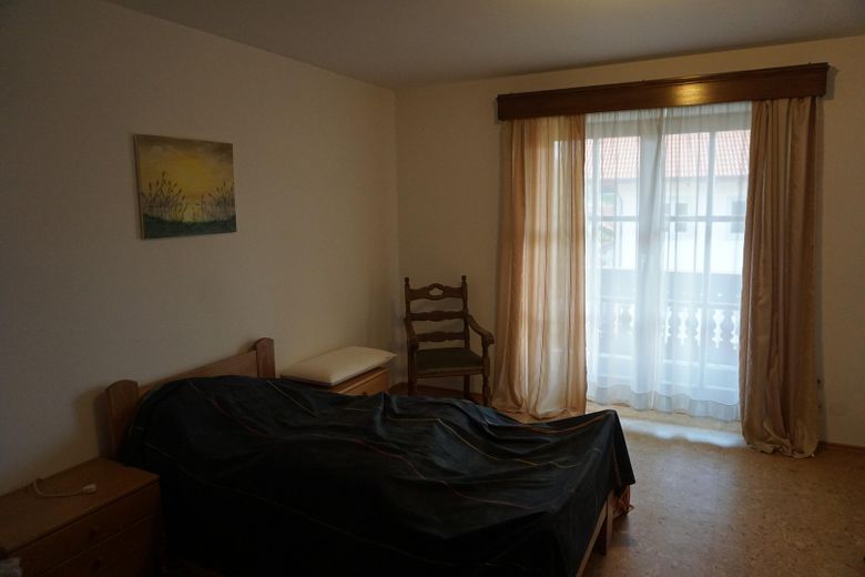 Großes Haus/Mehrgenerationenhaus in Huglfing von privat – Schlafzimmer 1. OG (Wohnung 2)