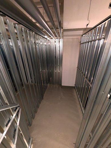 Modern 2-room new-build apartment with kitchen at Plärrer: 45 m² – Kellerabteil