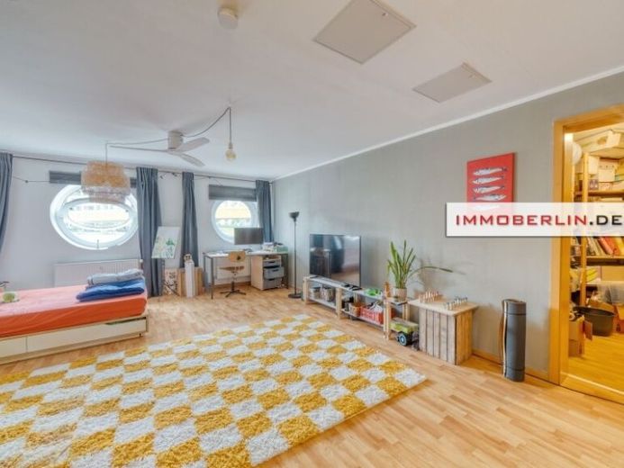 IMMOBERLIN.DE - ¡Ubicación junto al agua en la ciudad! Atractivo piso con jardín propio – Foto 1