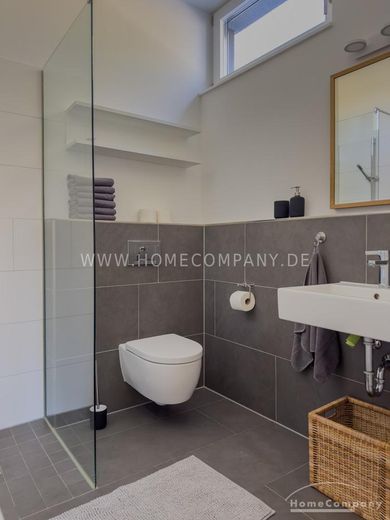***Hochwertig möblierte 2-Zimmer-Wohnung mit Terrasse und Garten – c32f8b9e3114c3b84ebcd5a57c1865fd65bbb307.jpg