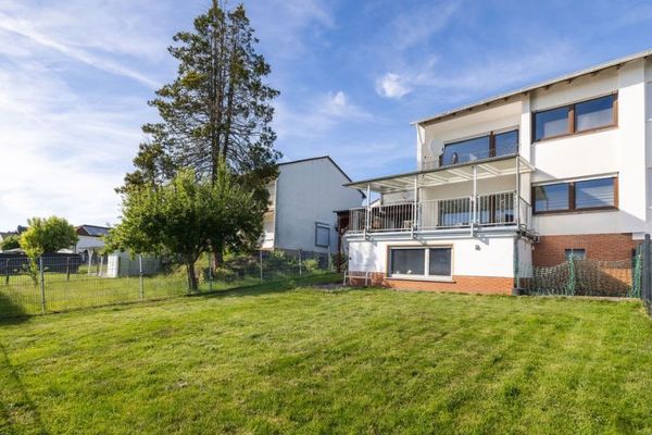 Doppelhaushälfte in Höhr-Grenzhausen - mit großer überdachter Terrasse, Garten und Garage