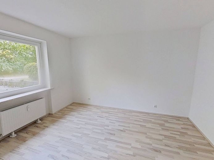 Moderno apartamento de 2 habitaciones con terraza privada y bañera en el sur de Burgdorf – Ansicht I: Schlafzimmer