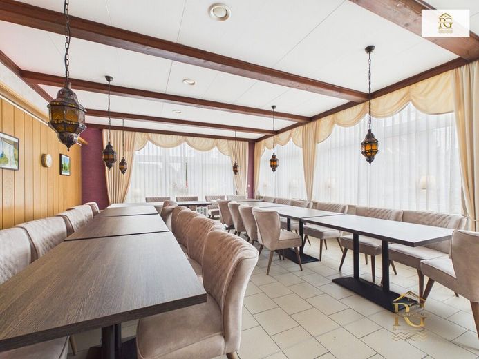 Beliebtes attraktives Restaurant im Stadtkern von Hemmoor mit Kegelbahn, großen Saal mit ca. 300 Sitzplätzen,Bühne, Gäste Zimmer, Außenterrasse – Gastraum