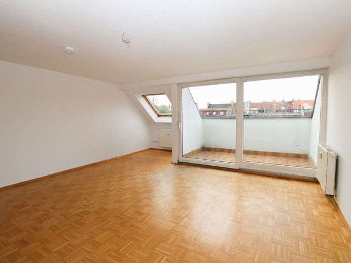 Dachgeschosswohnung mit offenem Wohnkonzept und ruhiger Loggia im Denkmal – Foto 1