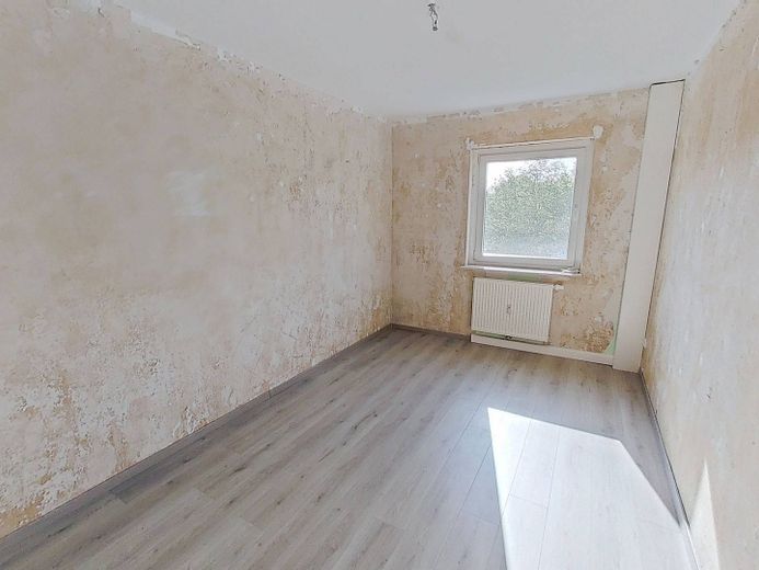 KENDİNİZ YENİLEYİN VE TASARRUF EDİN: BALKONLU ve bol ışık alan büyük 4 odalı daire – Ansicht I: Schlafzimmer III