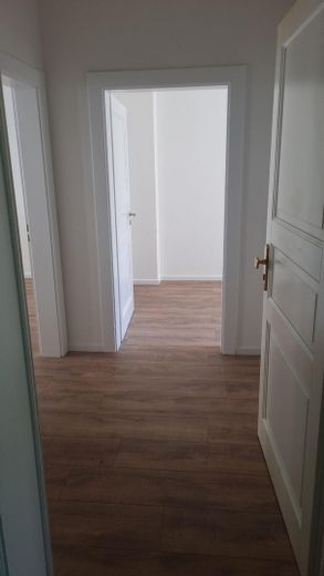 Appartement rénové dans un immeuble ancien avec balcon – calme et central à Gohlis – Flur