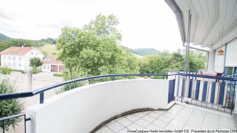 Renovierte Maisonette mit angenehmer Möblierung und großer Terrasse sowie 2 Balkone für 3-12 Monate in Kirchzarten-Burg – df49afd29aaca0ebfc0f33dfb2d62d21b80a91d4.jpg