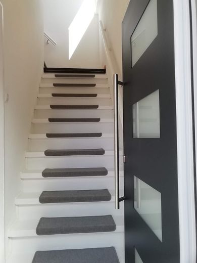 Modernized semi-detached house with view of the Schlei No commission from private seller ... living like on vacation! – Treppenhaus