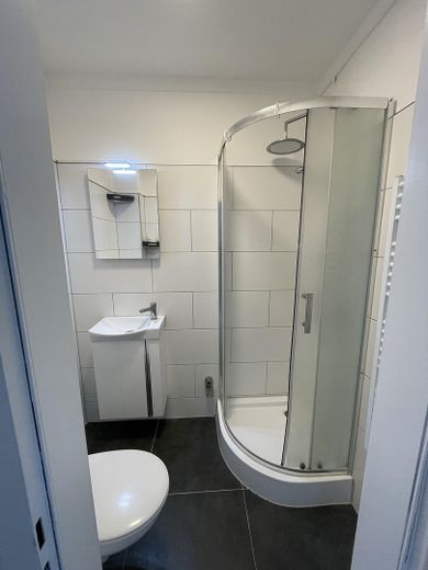 Frisch modernisierte 3-Zimmer-Wohnung in Altstadtnähe – Bad