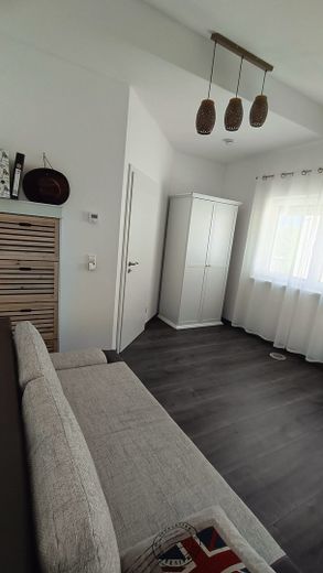 Provisionsfreies Einfamilienhaus (Baujahr 2024) mit PV-Anlage – Option auf 1,87% Kreditübernahme – Kind